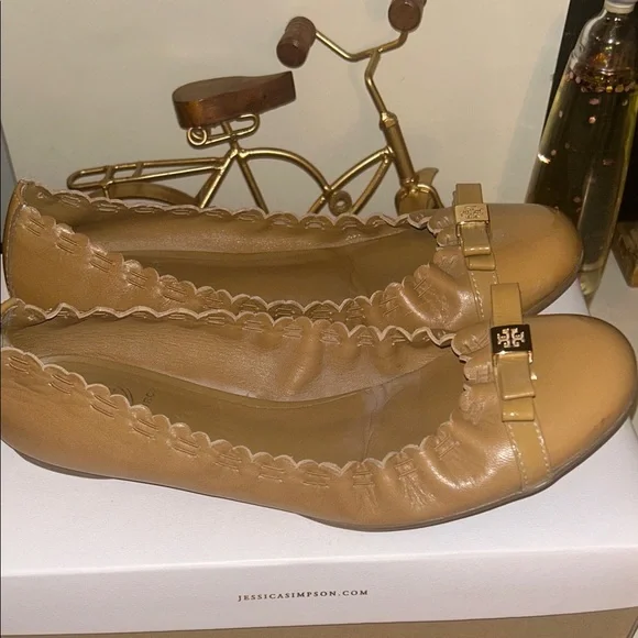 Tory Burch Camel Flats with Gold Bow. Pls send me offers!! - Picture 4 of 5